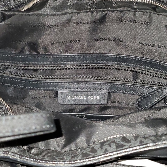 Michael Kors Hobo bag w/ matching wallet - Picture 4 of 7